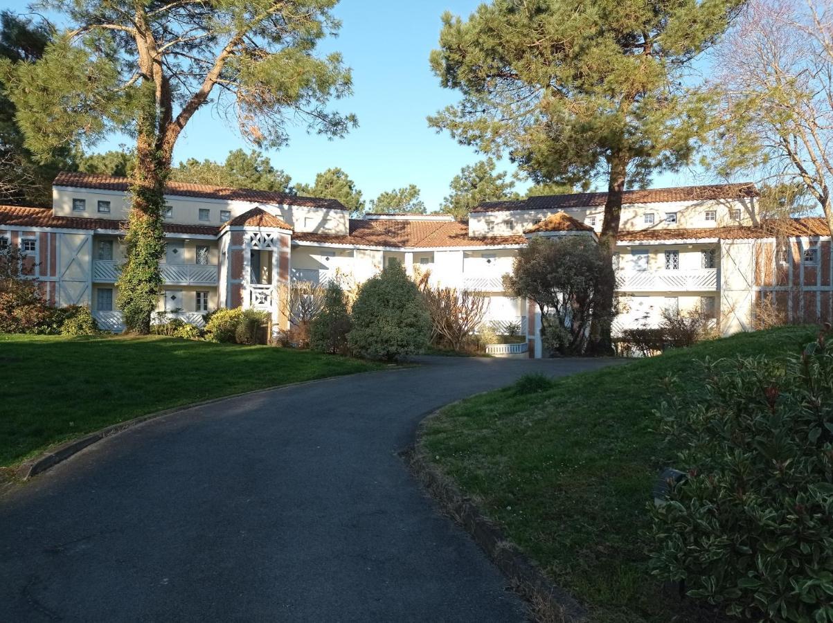 Vue Golf Dans Residence Nature "Sympalappart" モリエ・エマー エクステリア 写真